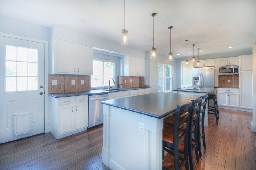 Building Photo - 1276 Canoe Creek Dr N
