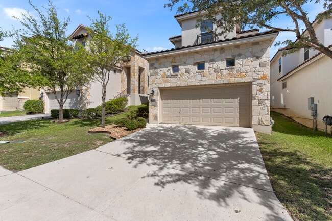 Building Photo - 3918 Woodbridge Way