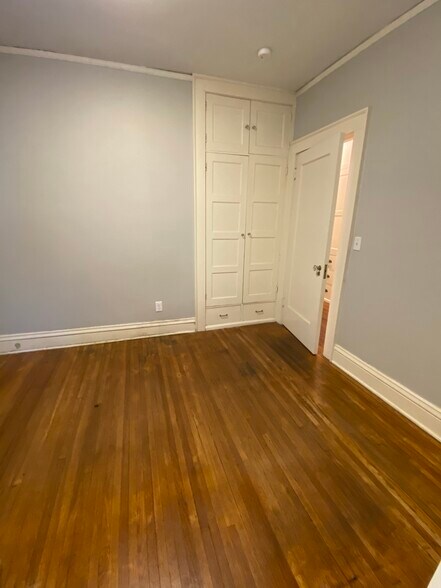 Building Photo - 589 Lincoln Ave