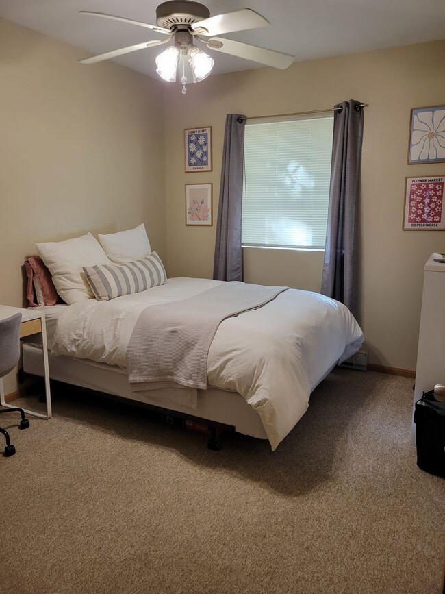 Building Photo - 5 Bedroom Duplex Unit