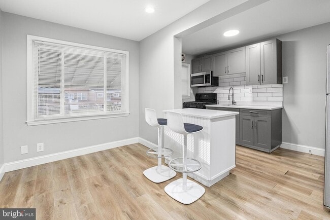 Building Photo - 2203 Redthorn Rd