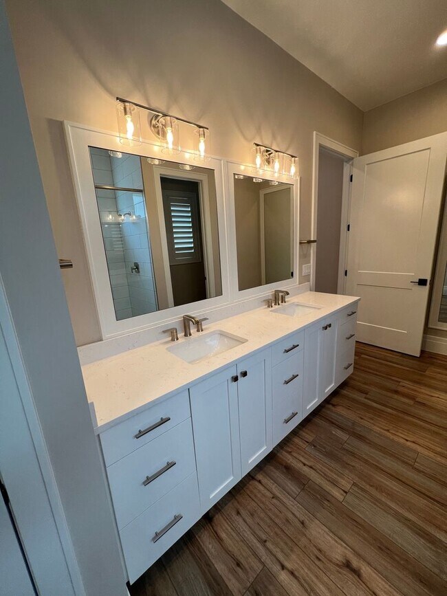 Building Photo - Beautiful 4 Bedroom, 4 Bathroom Home in The Dunes at Sand Hollow Resort