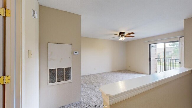 Building Photo - 904 University Oaks Blvd