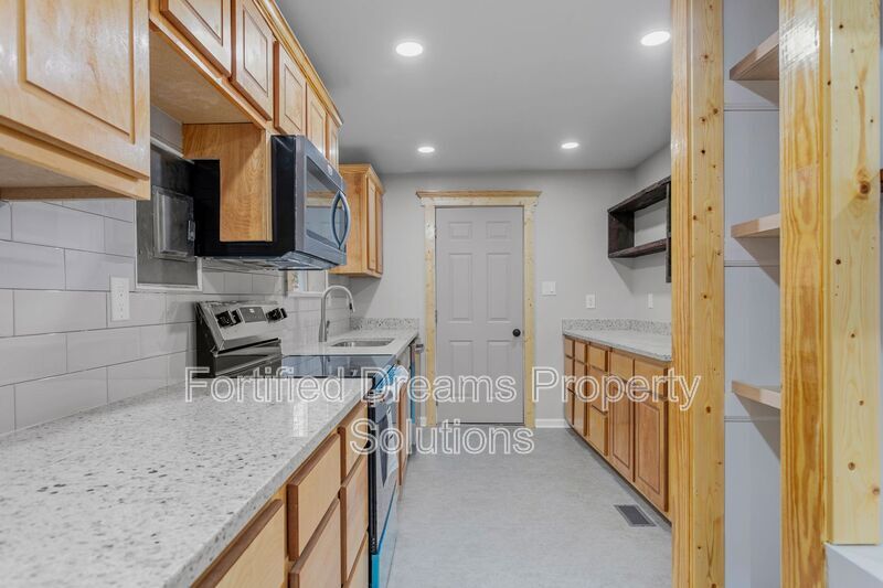 Building Photo - 1903 Larkin St