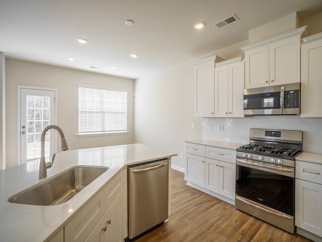 Building Photo - 1 Year Old New Home With 3 Bedroom 2.5 bat...