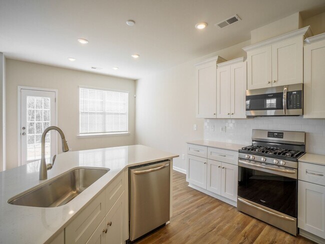 Building Photo - 10019 Ventfort Hall Dr