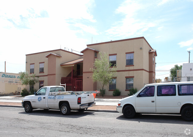 Primary Photo - 2022 Cypress Ave