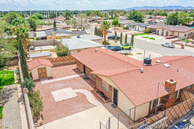 Building Photo - 3008 Gaston Dr