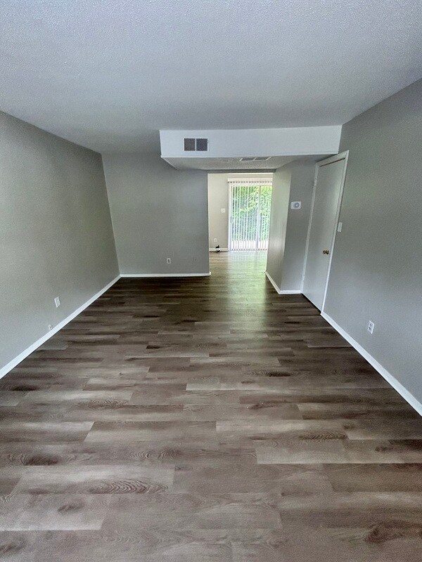 Building Photo - 1464 Sherwood Dr