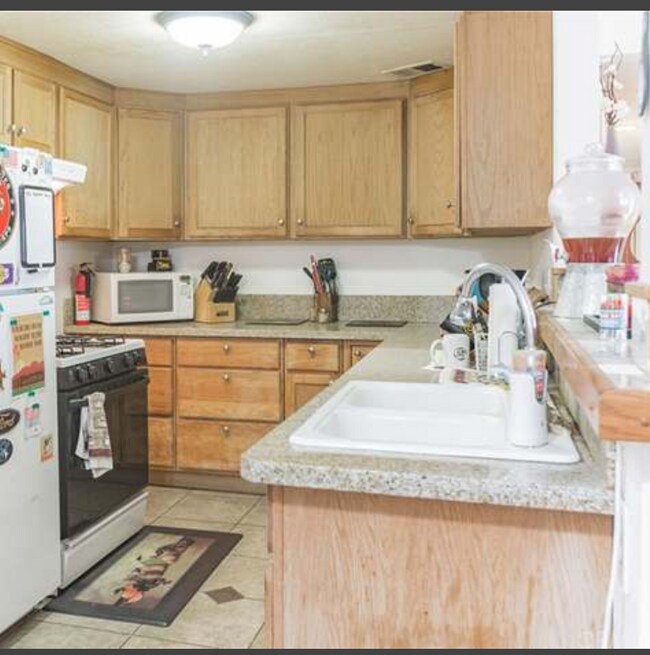 Kitchen - 24144 Joshua Ave