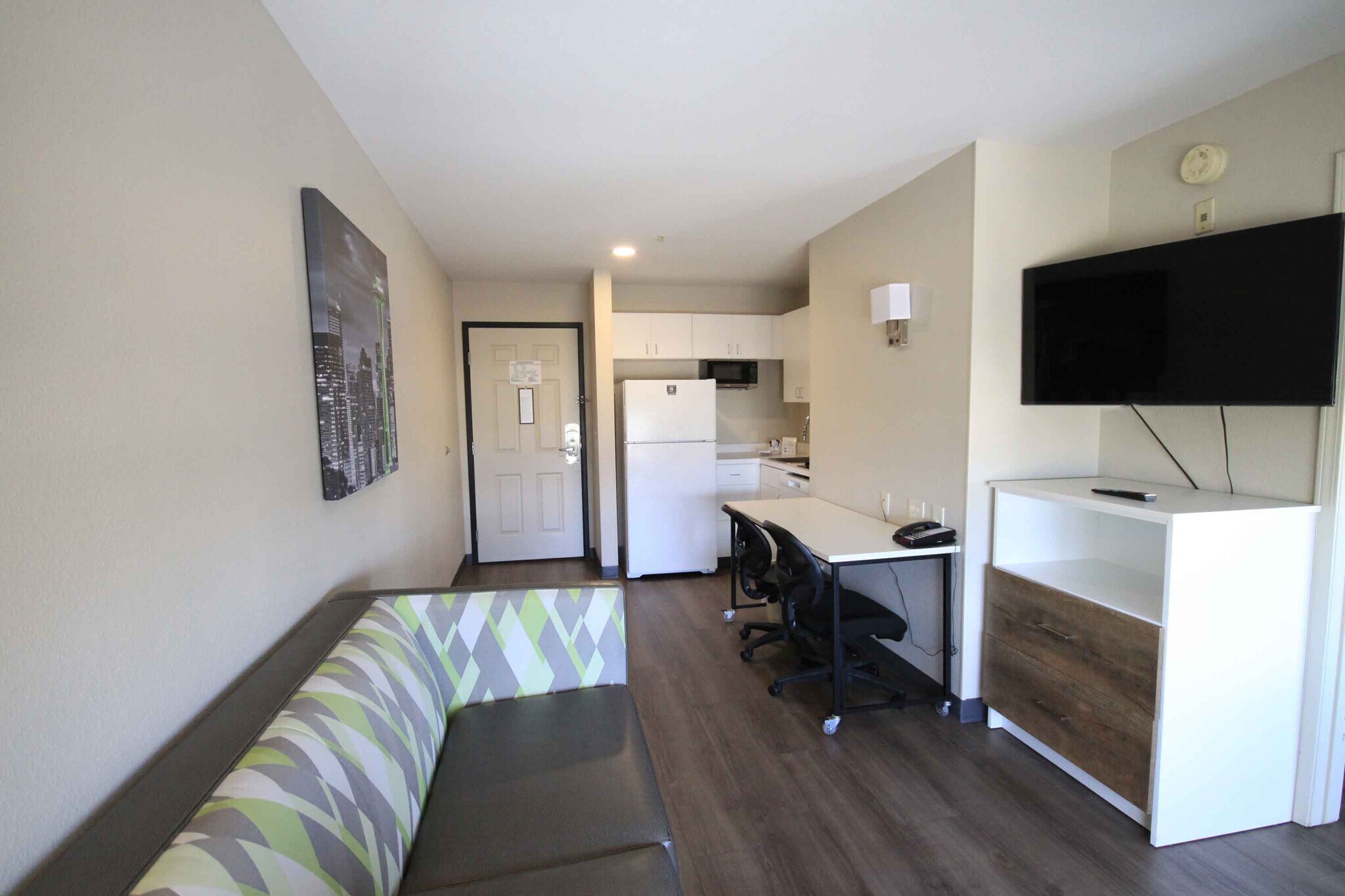 Building Photo - Furnished Studio-Albuquerque - Rio Rancho Blvd.