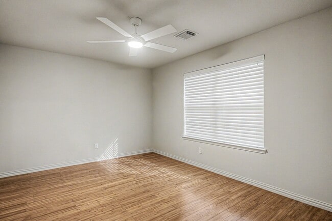 Building Photo - 2126 Highland Bay Ct