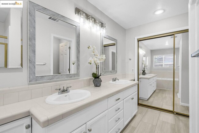 Building Photo - 9438 Tuscany Cir