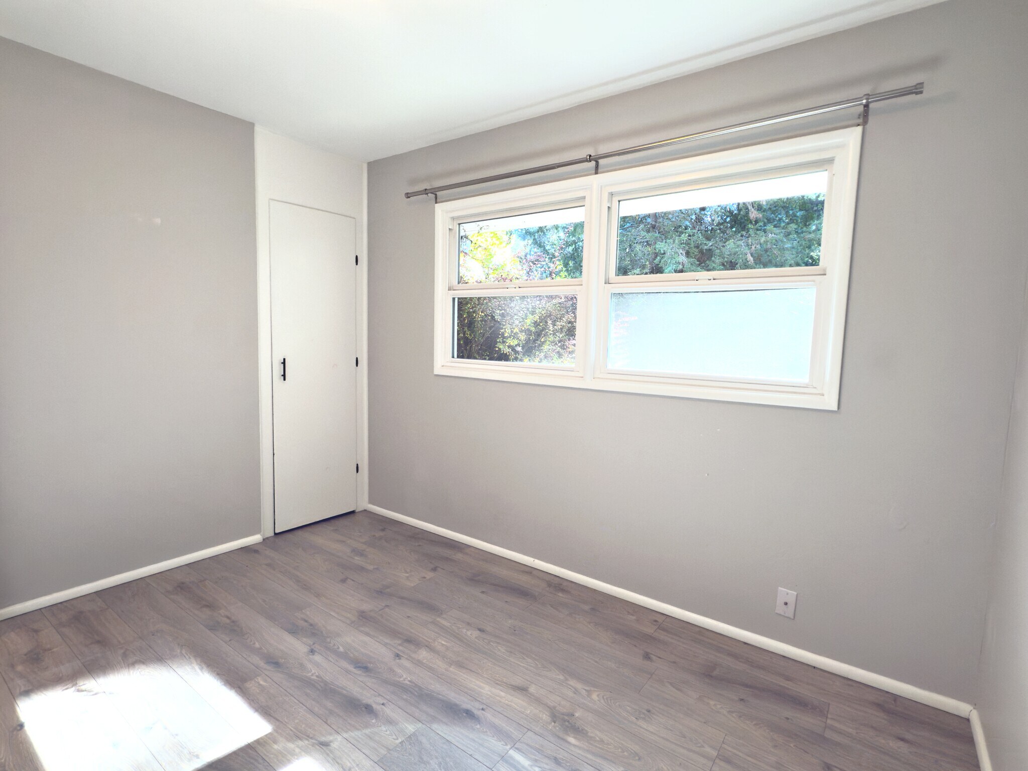 Building Photo - 1111 NE 112th Ave