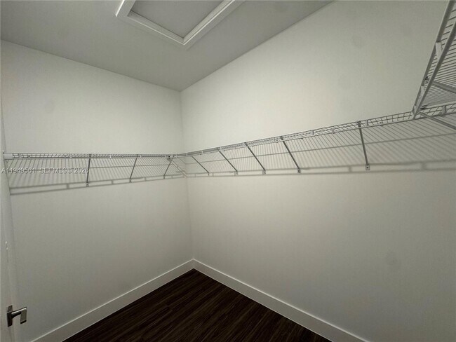 Building Photo - 19749 NE 16th Pl