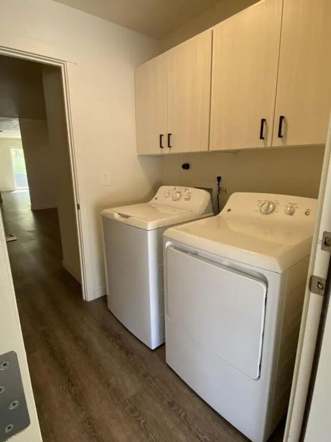 Building Photo - LanC01