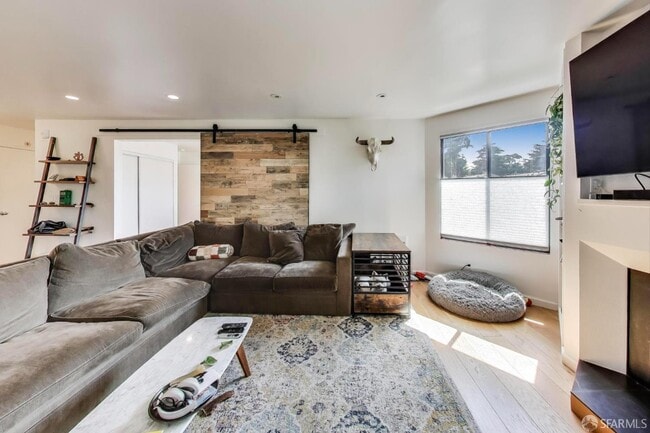 Building Photo - 208 N Lake Merced Hills