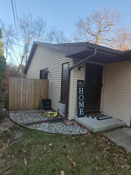 Primary Photo - 4908 Russell St