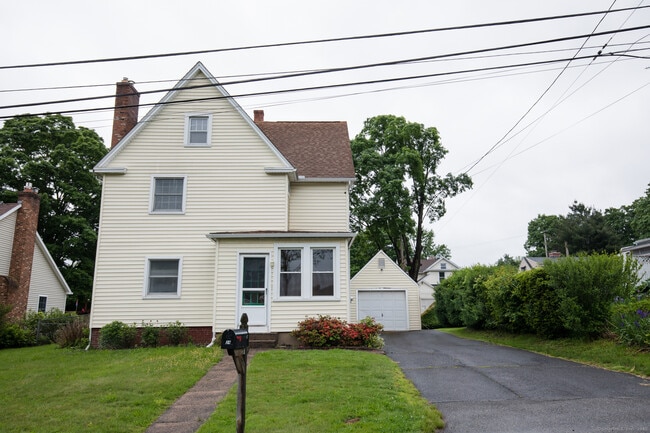 Primary Photo - 24 Harrington St