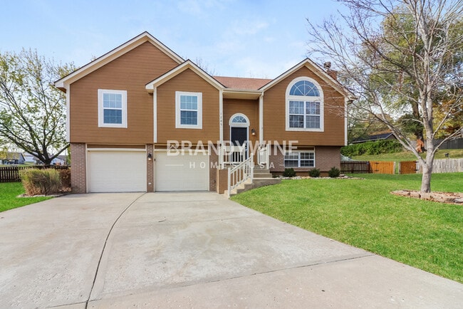 Primary Photo - 1205 Deena St