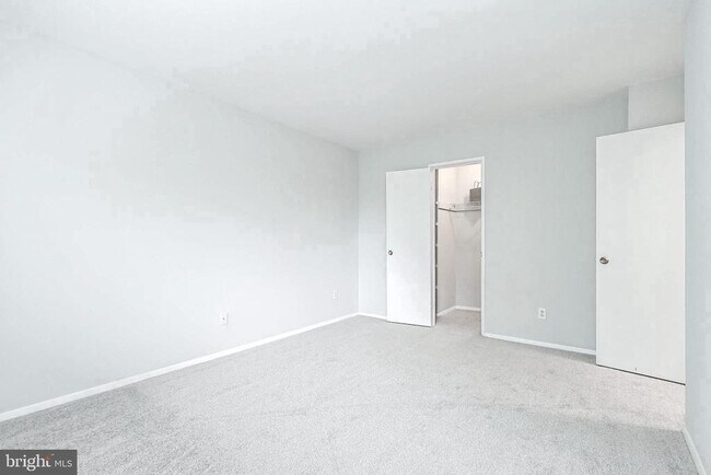 Building Photo - 8000 Le Havre Pl