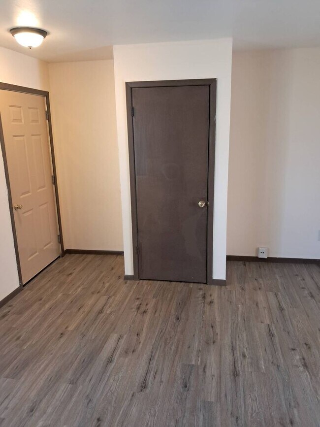 Building Photo - 9537WBradleyRdM