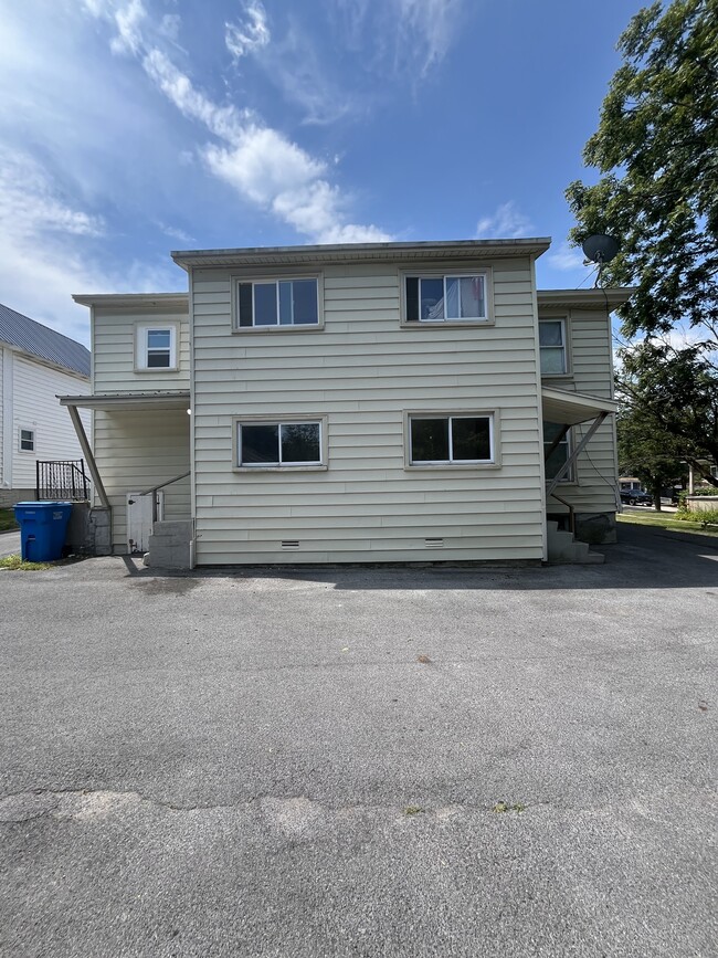Building Photo - 416 Coffeen St