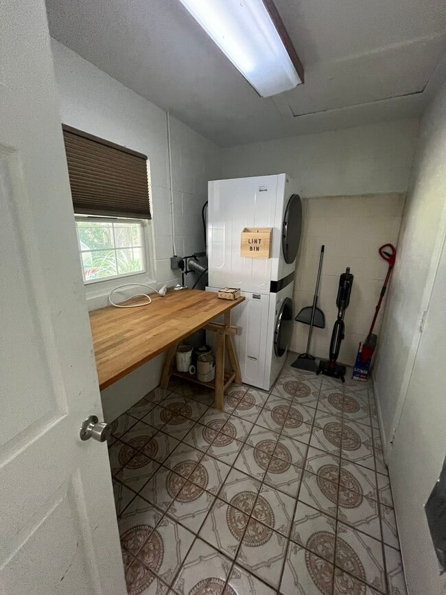 Building Photo - 3/1/1 located in Summerfield