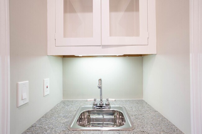 Building Photo - Entire House on 1 Acre of Land! - 8 Bedroom