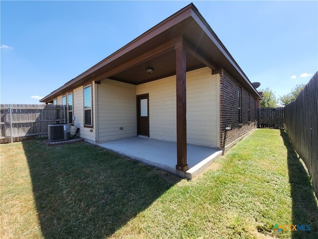 Building Photo - 1115 Creekside Orchard