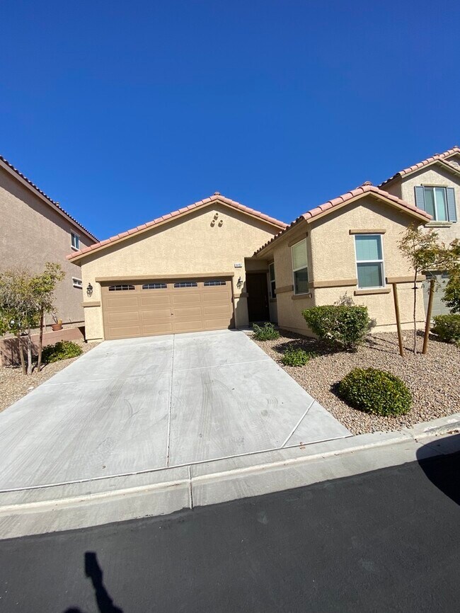 Building Photo - Spacious 4-Bed, 3-Bath Home in Southwest Las Vegas!