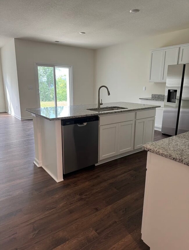 Building Photo - 12337 Manhattan Ln