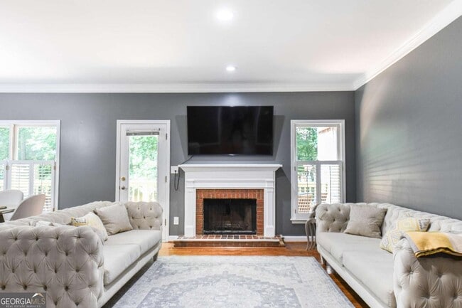 Building Photo - 304 Bridle Path