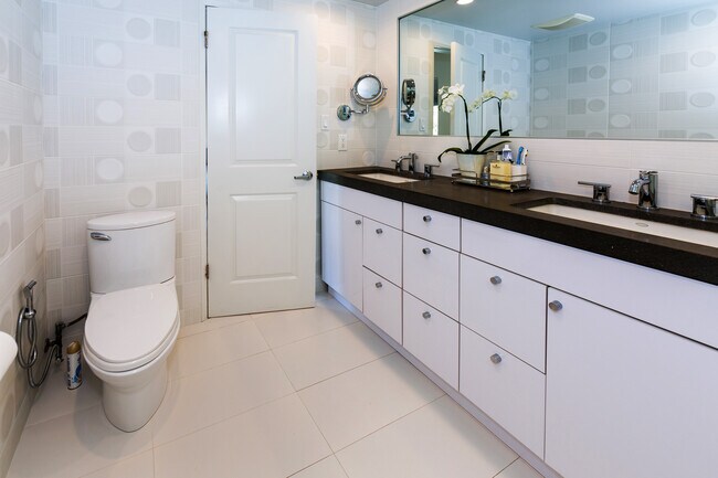 Building Photo - 17548 Marilla St