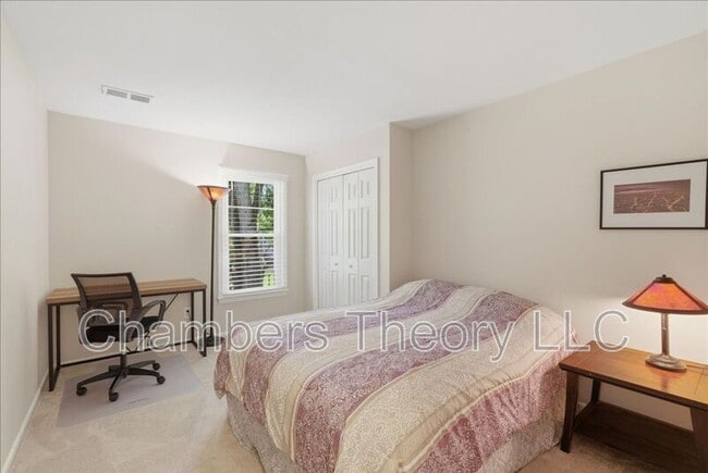Building Photo - 9902 Madrigal Way