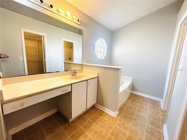 Building Photo - 40 Coventry Ct