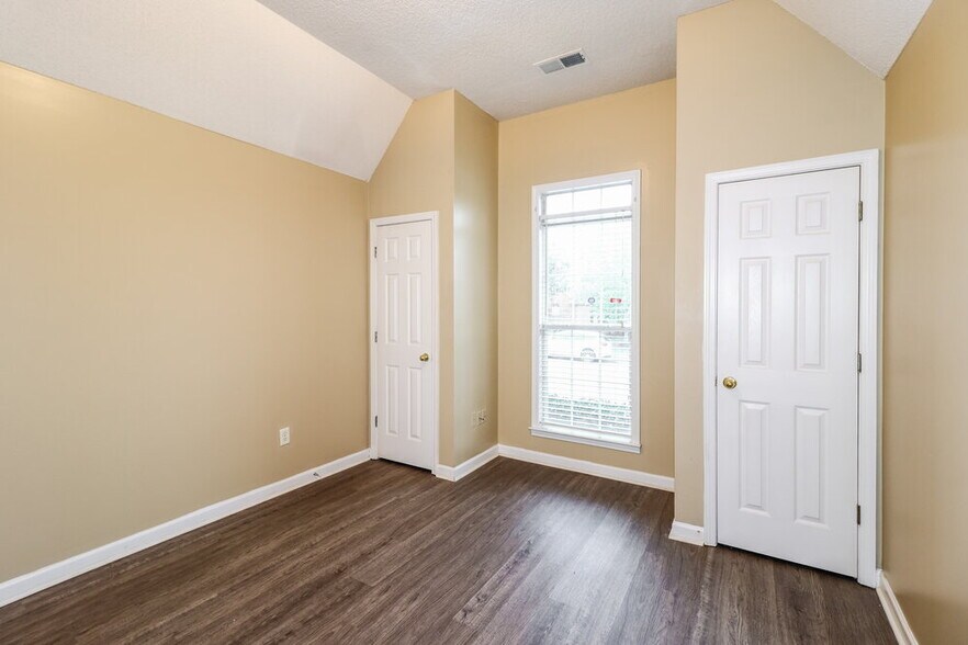 Building Photo - 8691 Overcup Oaks Dr
