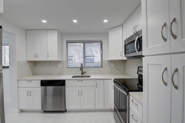Primary Photo - 15090 Ashland Pl