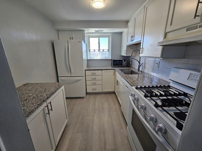 Building Photo - 1463 Mercury Dr