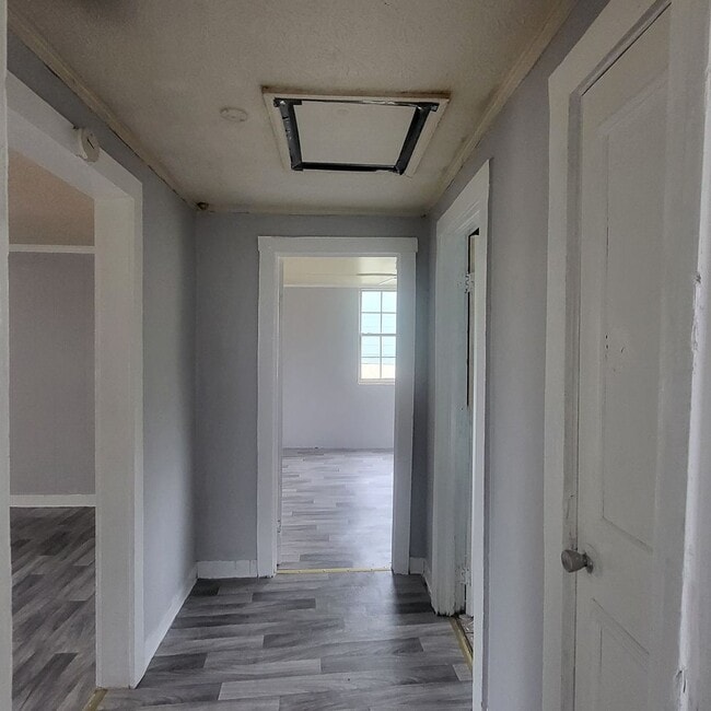 Building Photo - 111 Circle Dr