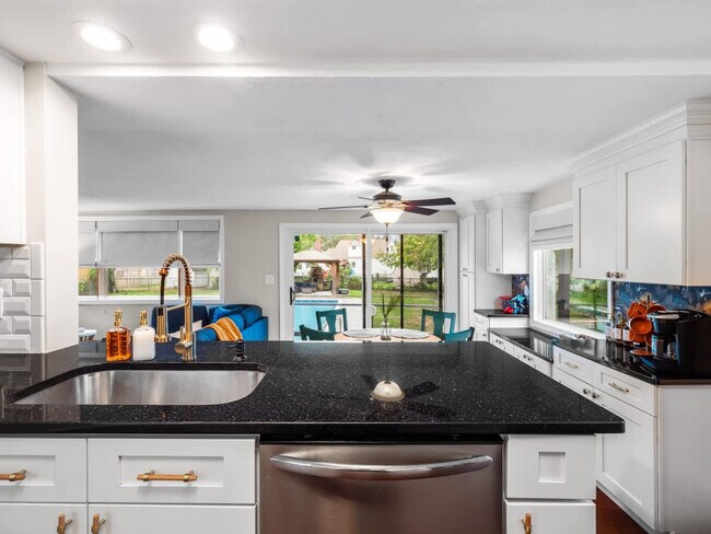 Building Photo - 386 Walworth Ave