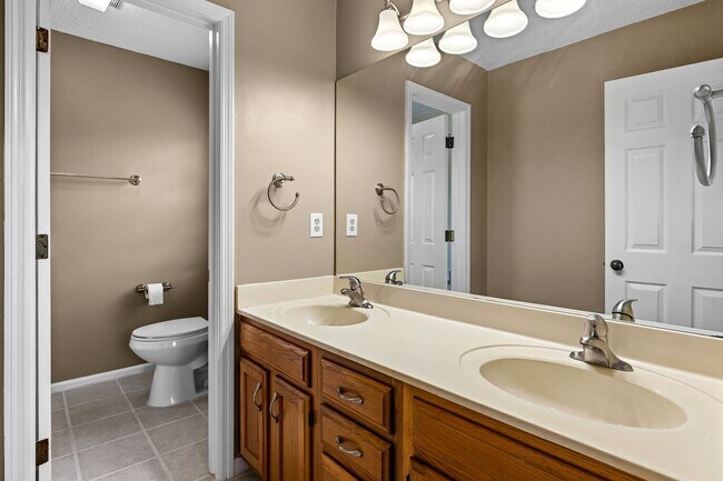 Building Photo - West Knoxville 37922 - Freshly painted and move-in ready, 3-bedroom, 2.5-bath home - Contact Matt...