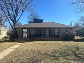 Building Photo - 745 S Sandusky Ave