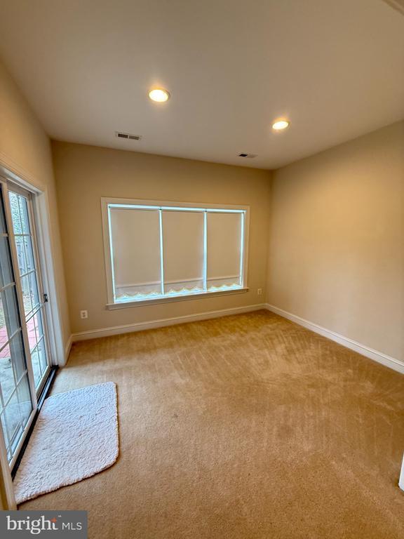 Building Photo - 3680 Chippendale Cir