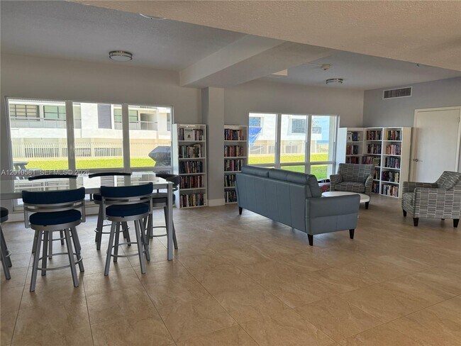 Building Photo - 750 N Ocean Blvd