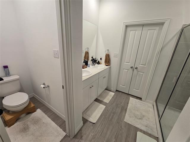 Building Photo - 605 Merriam Dr