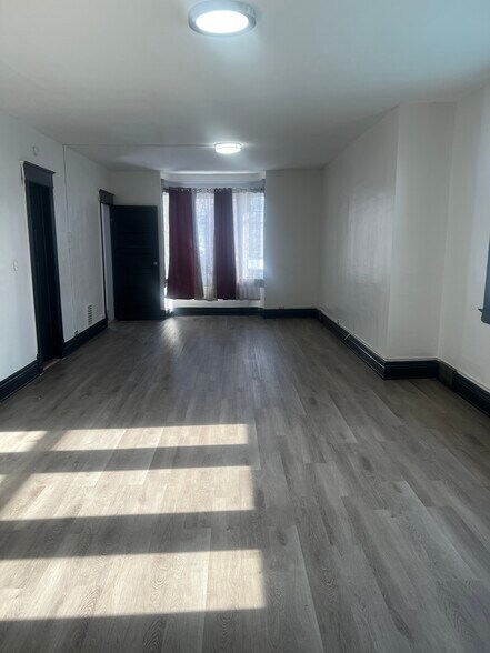 Building Photo - 40 Moselle St