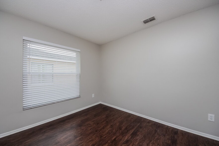 Building Photo - 1414 Londra Ln