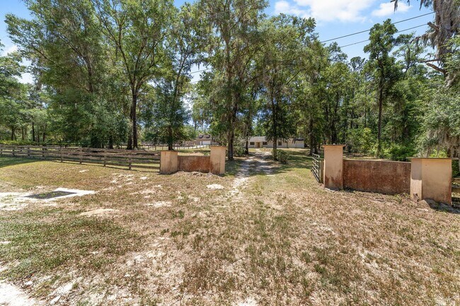 Building Photo - 12136 SW 41st Pl