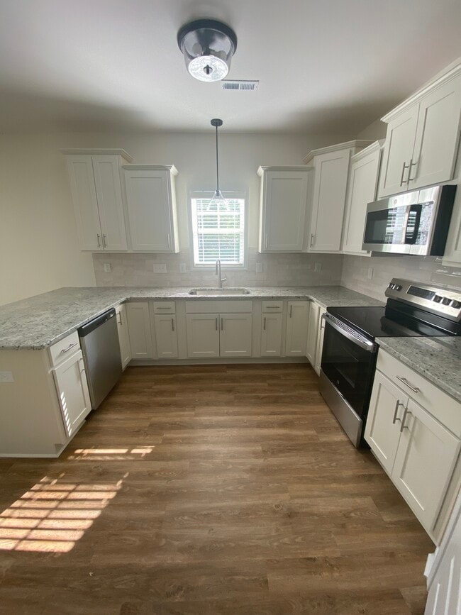 Building Photo - 3862 Blackhills Rd